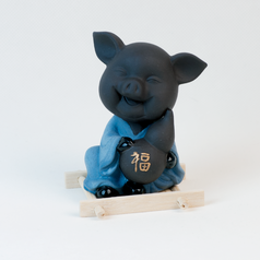 Большая глиняная свинка "Фу" из серии Wufu (A8)